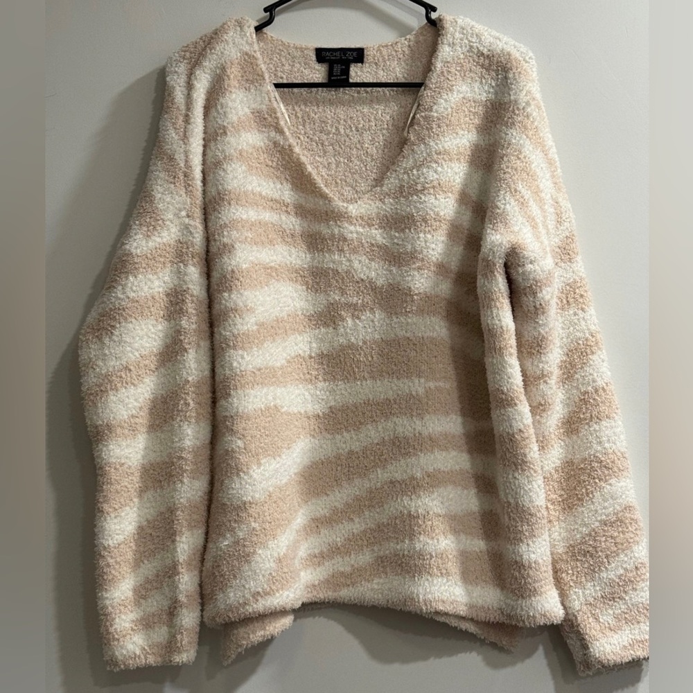 Rachel Zoe V-Neck Sweater in tan and white zebra print size XL
